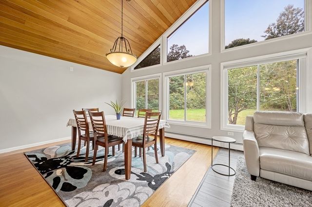 82 Central Tpke, Sutton, MA 01590