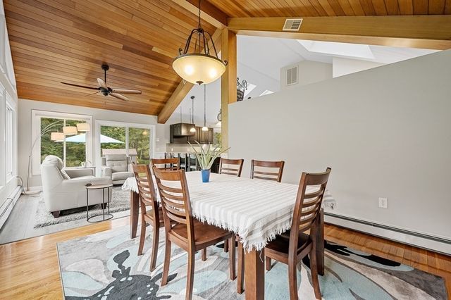 82 Central Tpke, Sutton, MA 01590