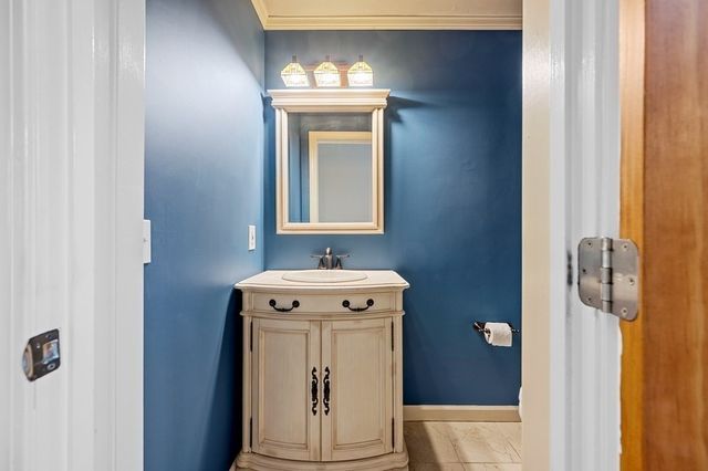 82 Central Tpke, Sutton, MA 01590