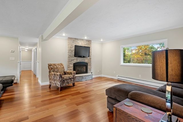 82 Central Tpke, Sutton, MA 01590