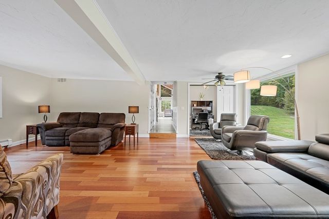 82 Central Tpke, Sutton, MA 01590