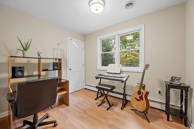 82 Central Tpke, Sutton, MA 01590