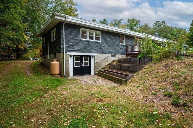 82 Central Tpke, Sutton, MA 01590