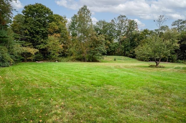 82 Central Tpke, Sutton, MA 01590