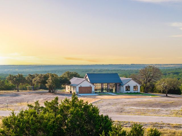 128 Private Road 142, Lampasas, TX 76550