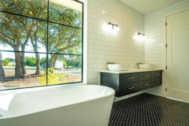 128 Private Road 142, Lampasas, TX 76550