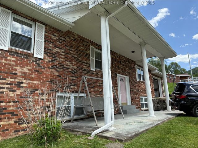 40 Hickory Lane, Madison, WV 25130