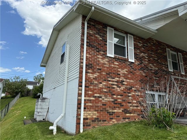 40 Hickory Lane, Madison, WV 25130