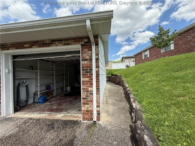 40 Hickory Lane, Madison, WV 25130