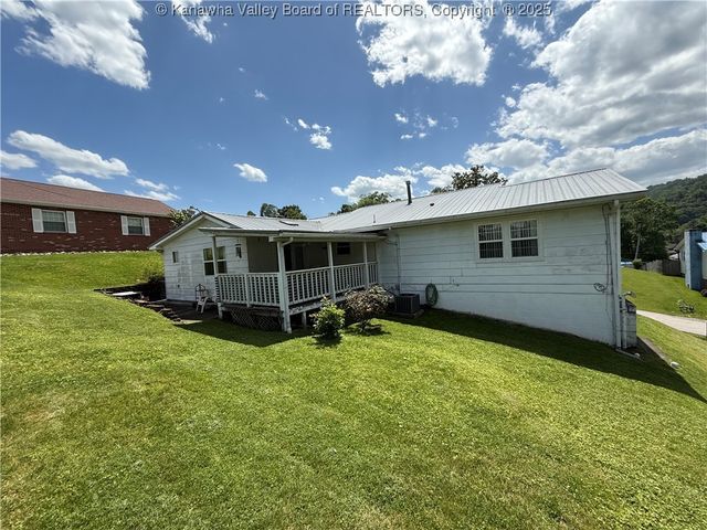 40 Hickory Lane, Madison, WV 25130