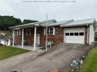 40 Hickory Lane, Madison, WV 25130