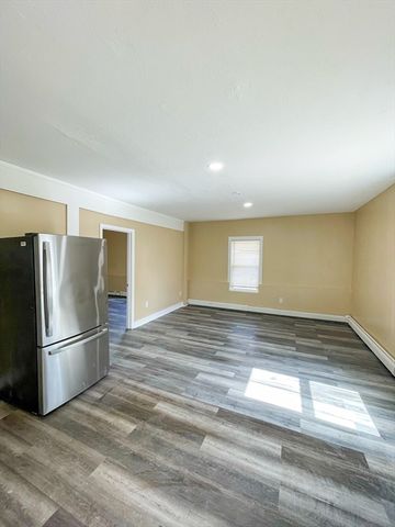 15 8th Ave A, Haverhill, MA 01830