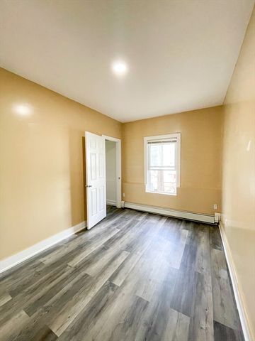 15 8th Ave A, Haverhill, MA 01830