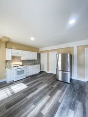 15 8th Ave A, Haverhill, MA 01830
