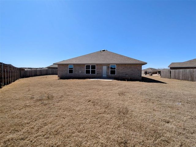 2402 Cattail Circle, Midwest City, OK 73130