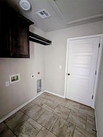 2402 Cattail Circle, Midwest City, OK 73130