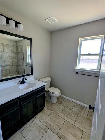 2402 Cattail Circle, Midwest City, OK 73130