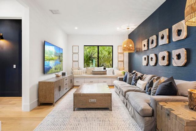 18401 Symphony Court, Jupiter, FL 33458