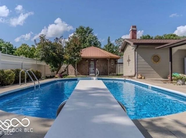 98 E Meadow Glen Drive, Brazil, IN 47834