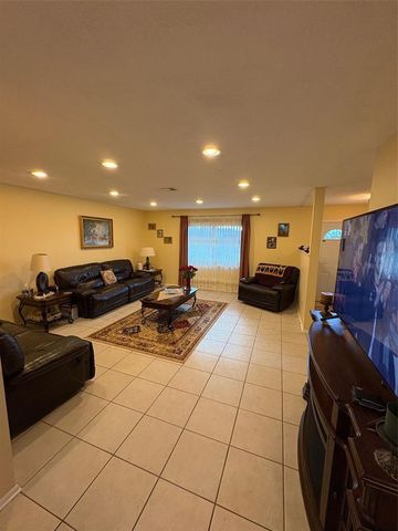 321 VENETIA AVENUE, North Port, FL 34287