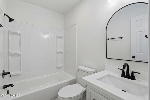 209 N Shadow Lake Drive, Clinton, MS 39056