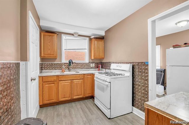 8362 Cloverlawn Street, Detroit, MI 48204