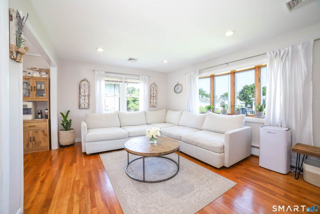 59 Clifford Terrace, New Haven, CT 06512