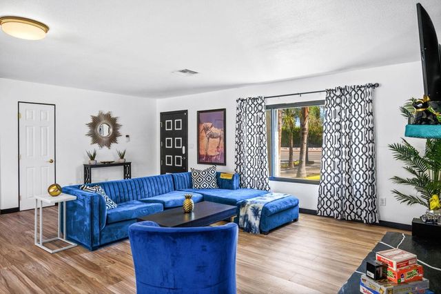 2099 E Racquet Club Road E, Palm Springs, CA 92262