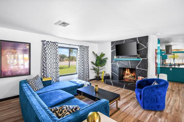 2099 E Racquet Club Road E, Palm Springs, CA 92262