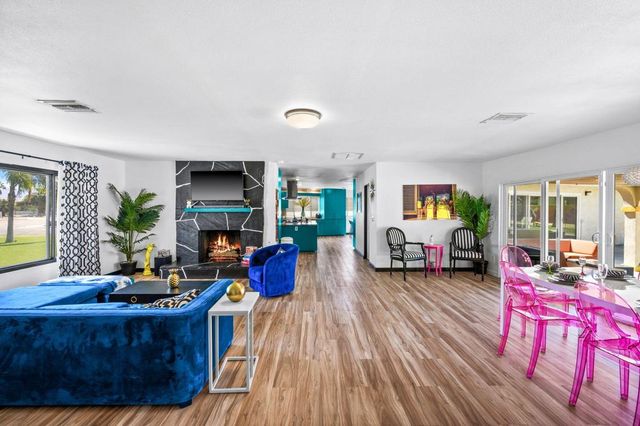 2099 E Racquet Club Road E, Palm Springs, CA 92262