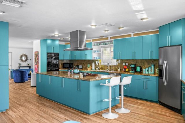 2099 E Racquet Club Road E, Palm Springs, CA 92262