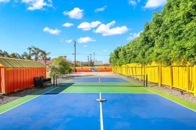 2099 E Racquet Club Road E, Palm Springs, CA 92262