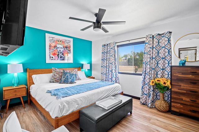 2099 E Racquet Club Road E, Palm Springs, CA 92262