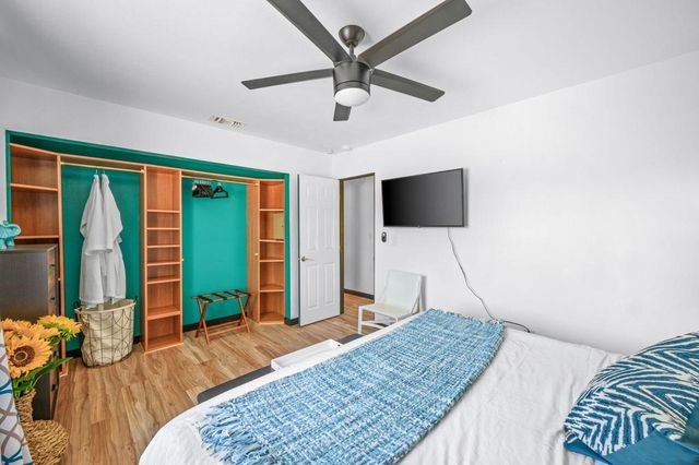 2099 E Racquet Club Road E, Palm Springs, CA 92262