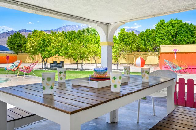 2099 E Racquet Club Road E, Palm Springs, CA 92262