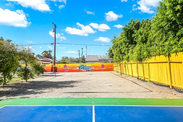 2099 E Racquet Club Road E, Palm Springs, CA 92262