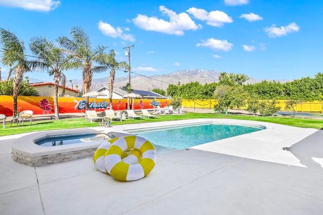 2099 E Racquet Club Road E, Palm Springs, CA 92262