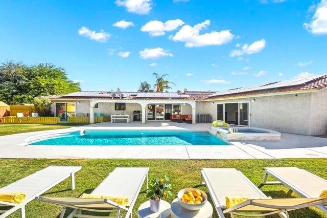 2099 E Racquet Club Road E, Palm Springs, CA 92262