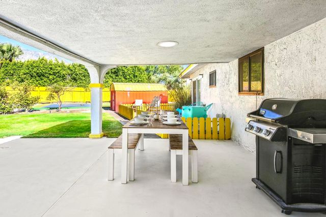 2099 E Racquet Club Road E, Palm Springs, CA 92262