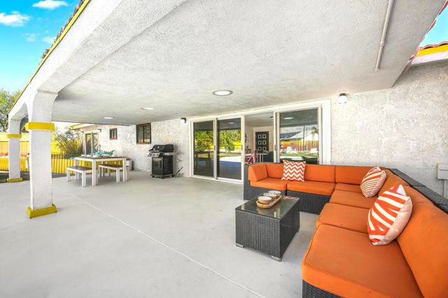 2099 E Racquet Club Road E, Palm Springs, CA 92262