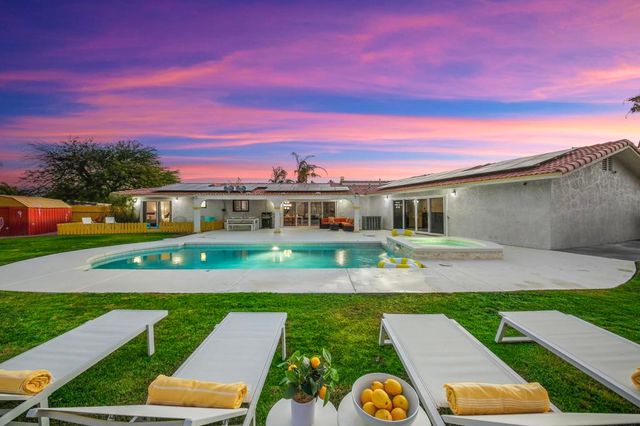 2099 E Racquet Club Road E, Palm Springs, CA 92262