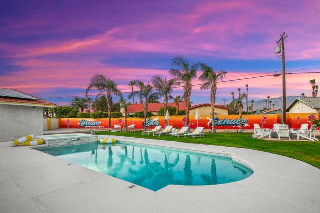 2099 E Racquet Club Road E, Palm Springs, CA 92262