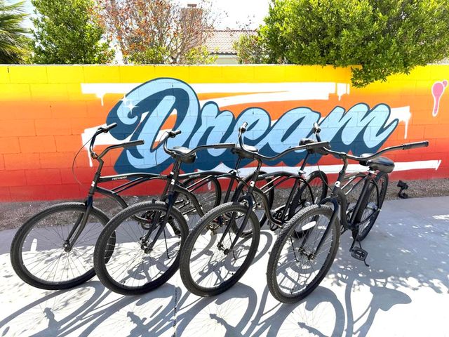 2099 E Racquet Club Road E, Palm Springs, CA 92262