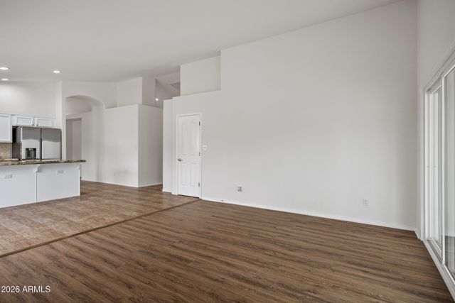 1040 E AMBERWOOD Drive, Phoenix, AZ 85048