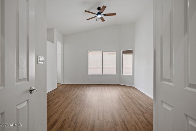 1040 E AMBERWOOD Drive, Phoenix, AZ 85048