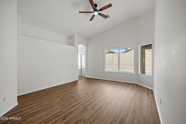 1040 E AMBERWOOD Drive, Phoenix, AZ 85048