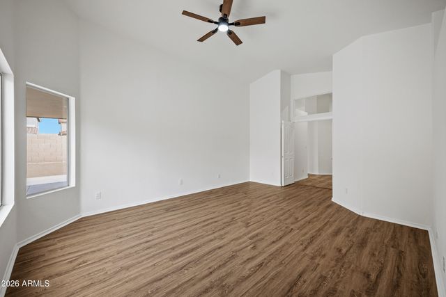 1040 E AMBERWOOD Drive, Phoenix, AZ 85048