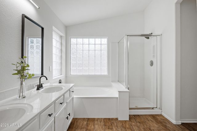 1040 E AMBERWOOD Drive, Phoenix, AZ 85048