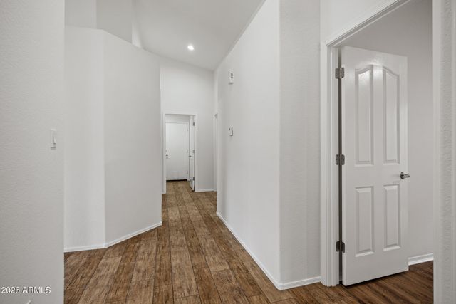 1040 E AMBERWOOD Drive, Phoenix, AZ 85048