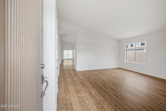 1040 E AMBERWOOD Drive, Phoenix, AZ 85048